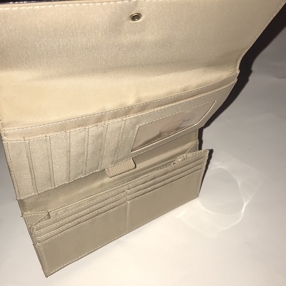 Liz Claiborne Black Patent Leather Trifold Wallet - Picture 5 of 9